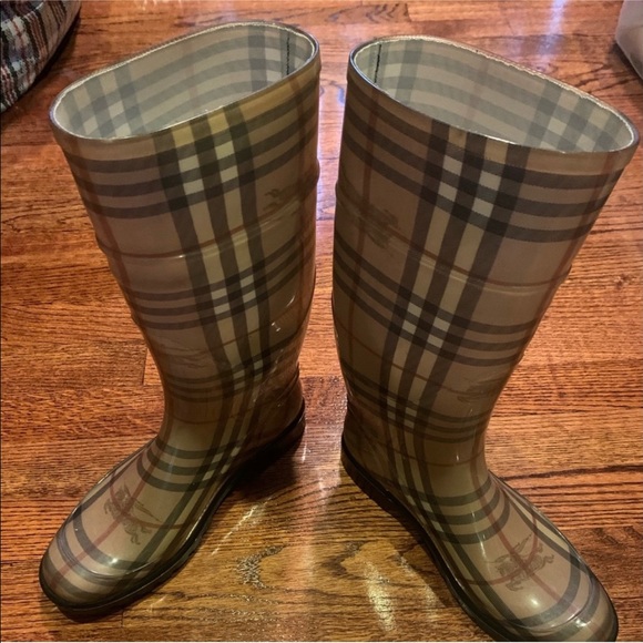 Authentic Burberry Rain Boots - Picture 7 of 11